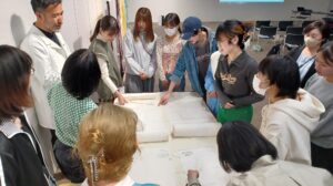 京都市立芸術大学染織専攻による社内見学の実施
