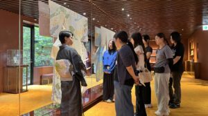 女子美術大学の学生と「伝統継承を考える」